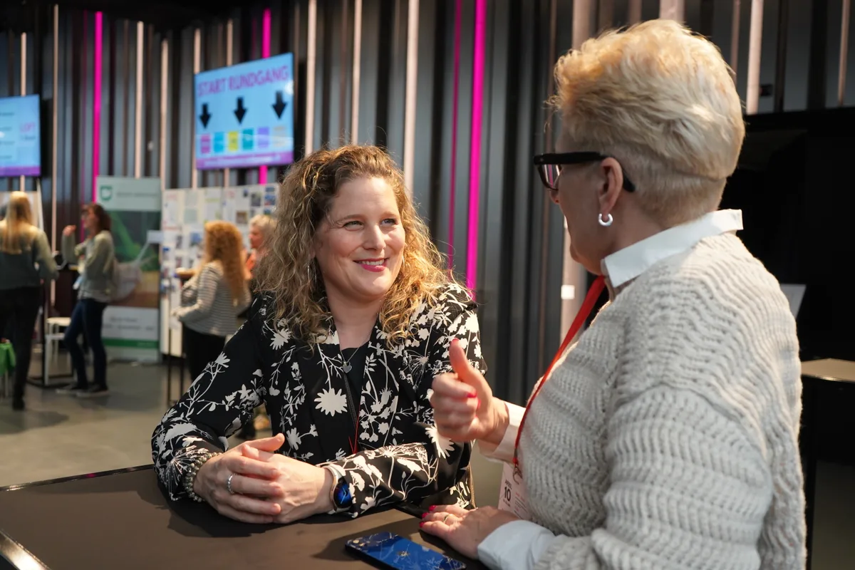 An der Messe in der Hall treffen Schulen und Lehrpersonal aufeinander.